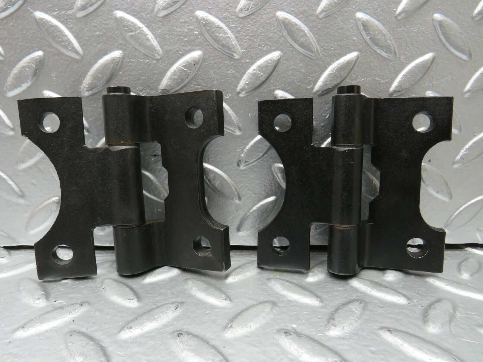 22863 Mercedes-Benz C107 450SLC Coupe Door Hinge Right Pair