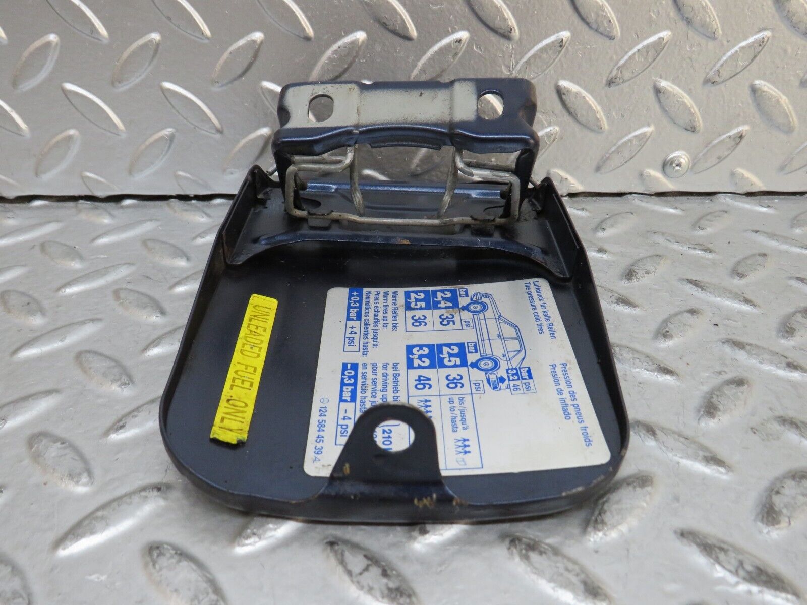 29099 Mercedes-Benz C124 320CE Coupe Fuel Tank Flap Cap 1245844539