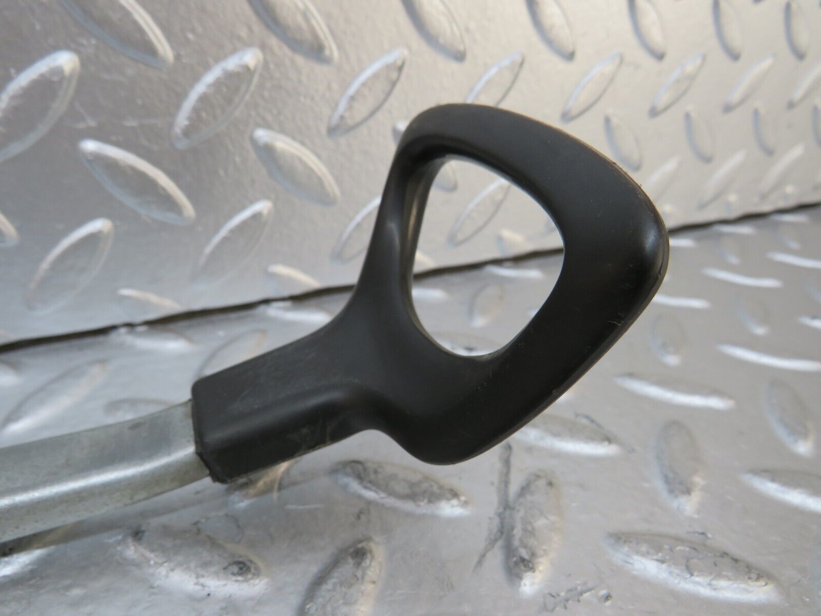 27062 Mercedes-Benz W123 280E Front Right Seat Side Sliding Adjust Handle