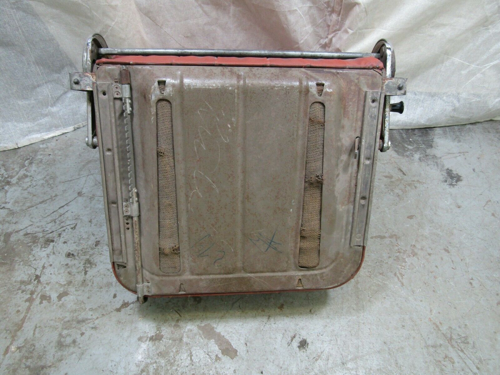 3255 Mercedes-Benz W105 PONTON Front Right Seat Passenger Seat Red Faux Leather