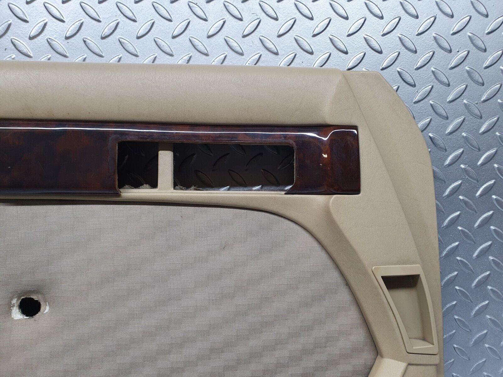 41121 Mercedes-Benz W126 300SE Front Left Door Card Beige 1267270170