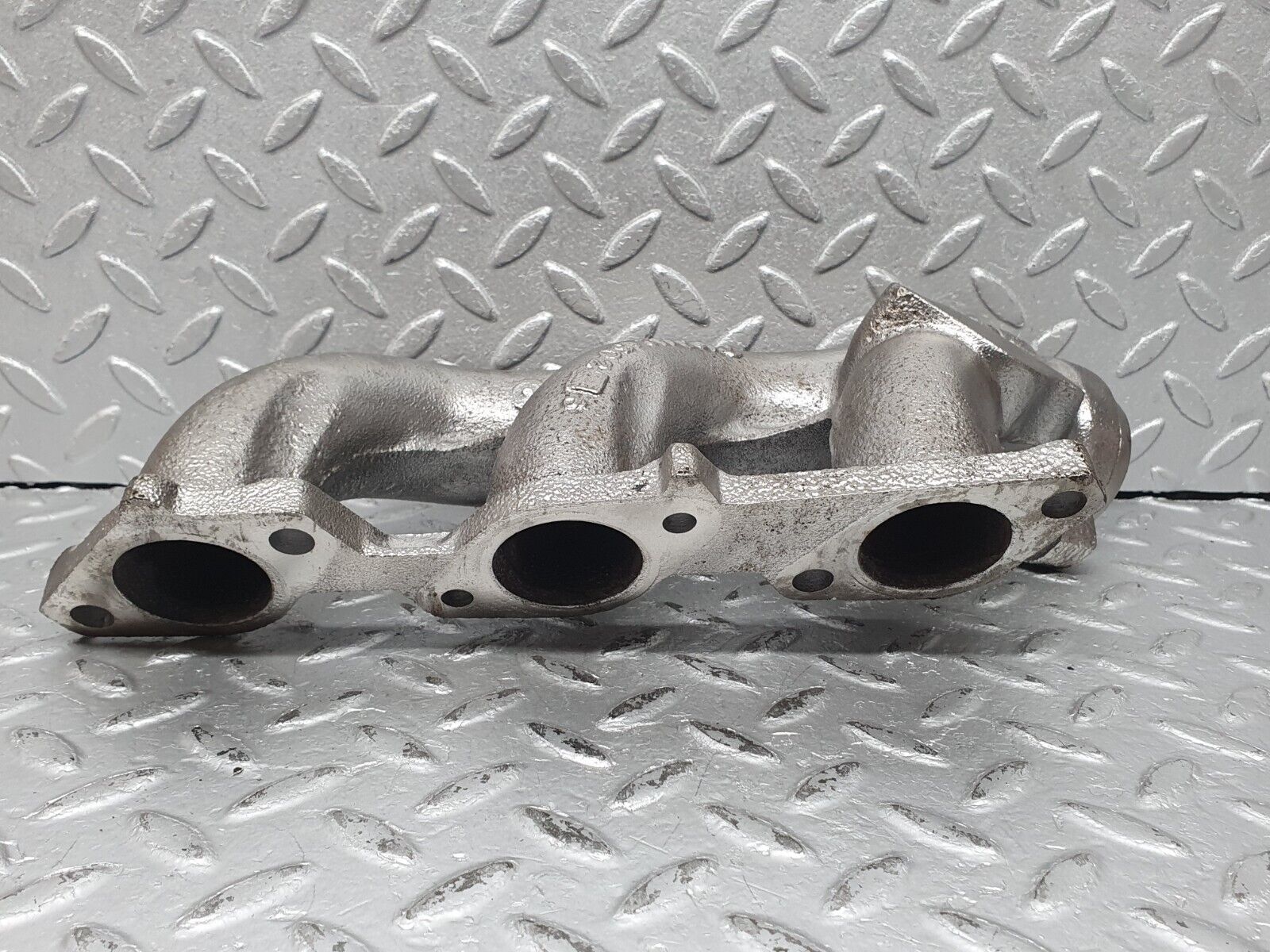 41201 Mercedes-Benz W126 300SE Exhaust Manifold Cylinder 1-3 1031421502