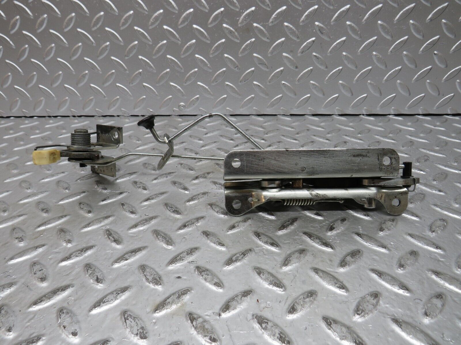 27836 Mercedes-Benz S124 300TE Wagon Rear Left Seat Bench Locking Mechanism