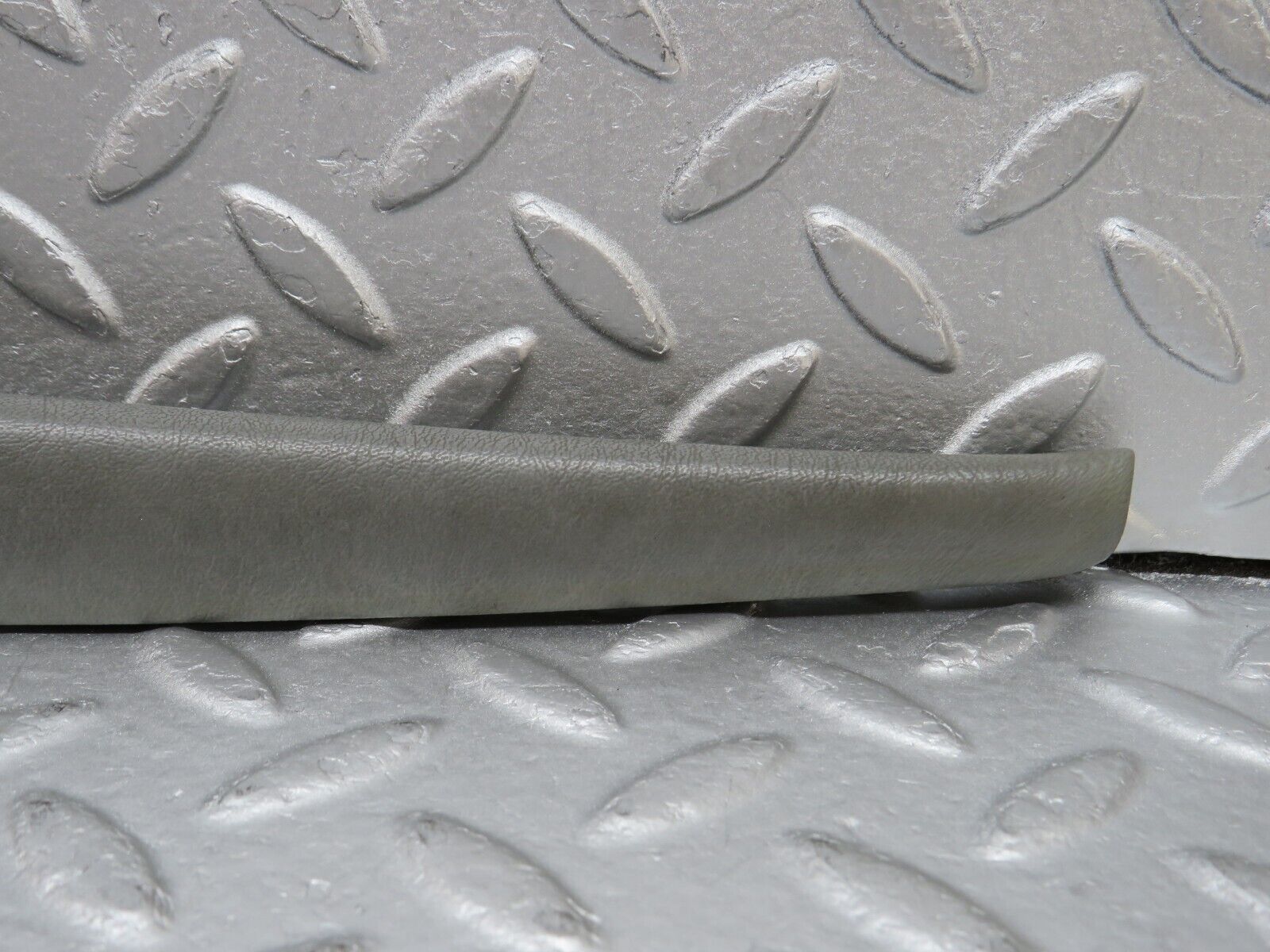 35972 Mercedes-Benz W126 420SE Front Left Door Panel Cover Grey