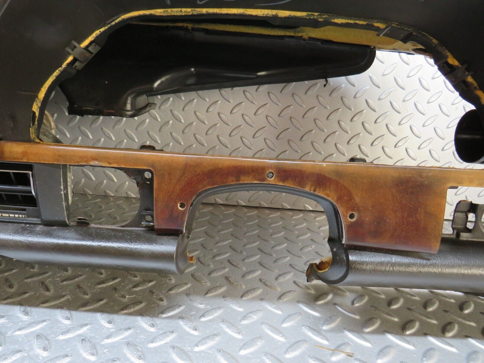 37158 Mercedes-Benz C126 420SEC Coupe Dashboard Black