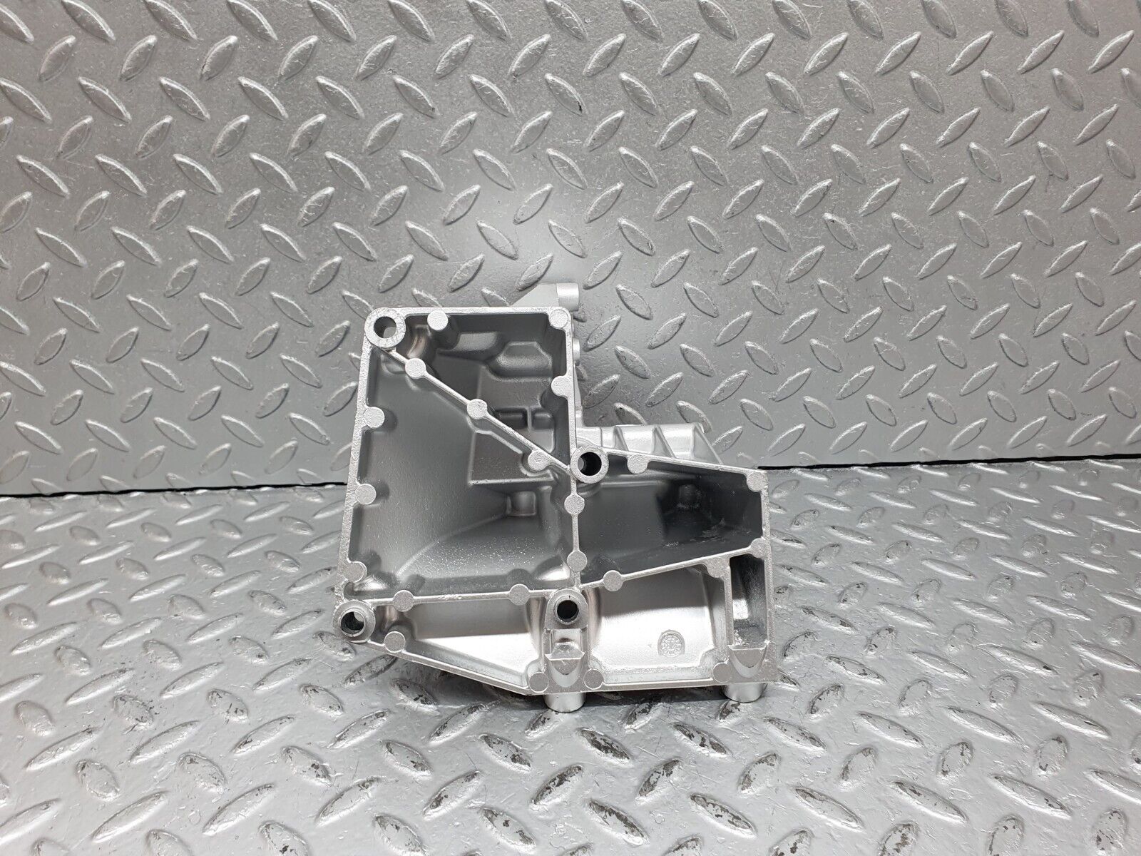 41213 Mercedes-Benz W126 300SE Power Steering Pump Bracket 1264660641