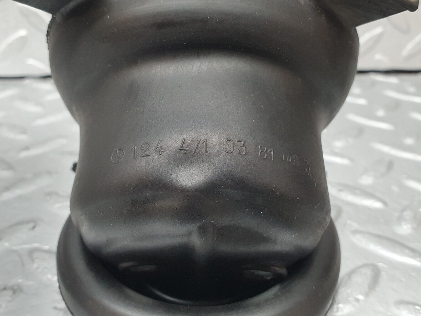 41591 Mercedes-Benz W124 200E Fuel Tank Rubber Seal 1244710481 1244710381