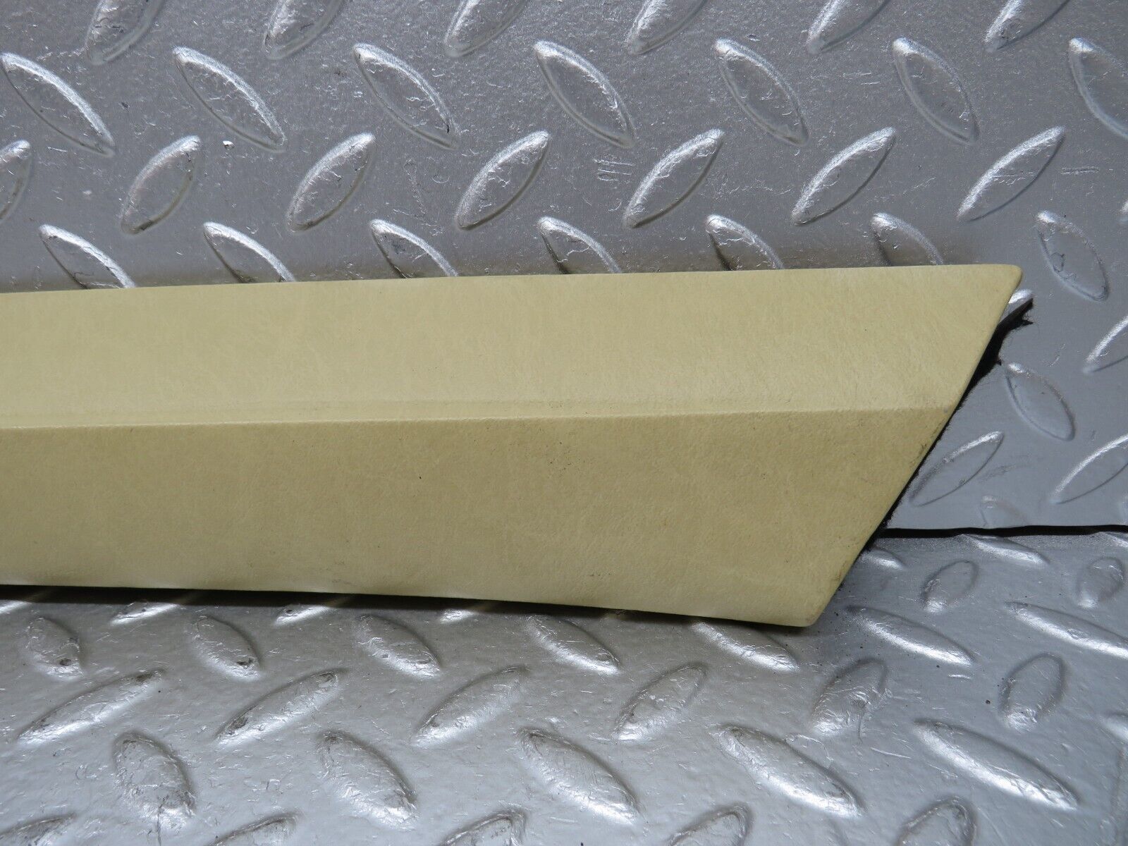 0497 Mercedes-Benz W123 230E A Pillar Cover Panel Left Beige