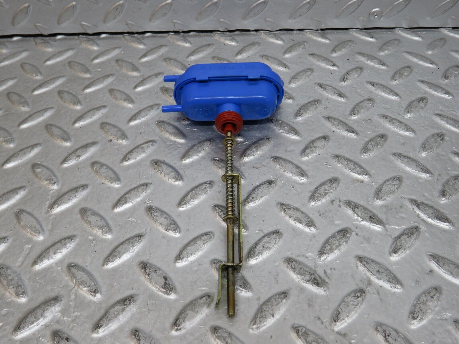 29675 Mercedes-Benz W123 230E Trunk Lock Vacuum Actuator