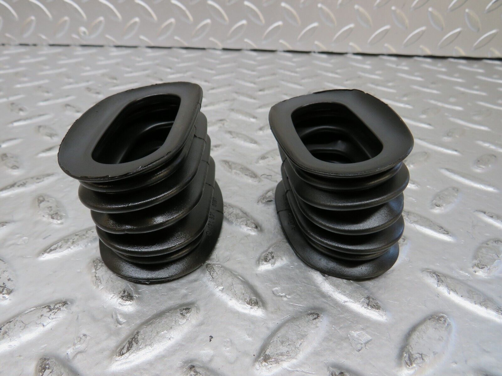 26522 Mercedes-Benz C124 220CE Door Wire Protector Rubber 1248210197