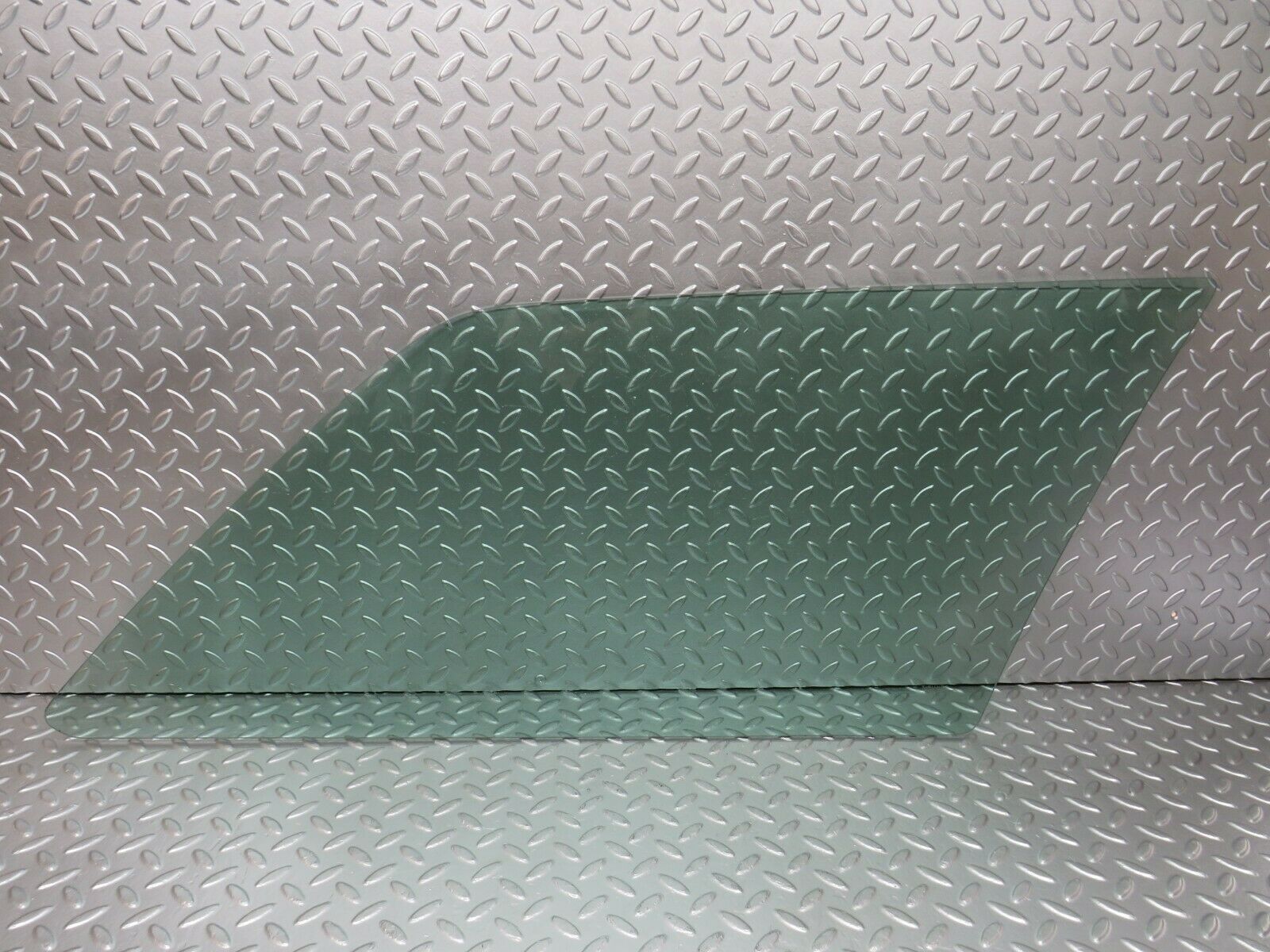 24438 Mercedes-Benz S124 220TE Wagon Quarter Trunk Side Glass