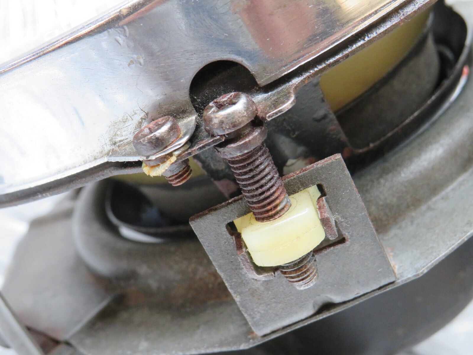 37580 Mercedes-Benz W109 300SEL Front Headlight Bosch Left/Right 1300508003 7077R 1305601134 1305602059