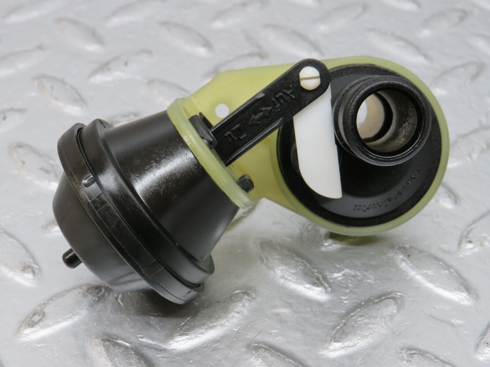 33621 Mercedes-Benz W201 190E 2.0L Heater Control Valve