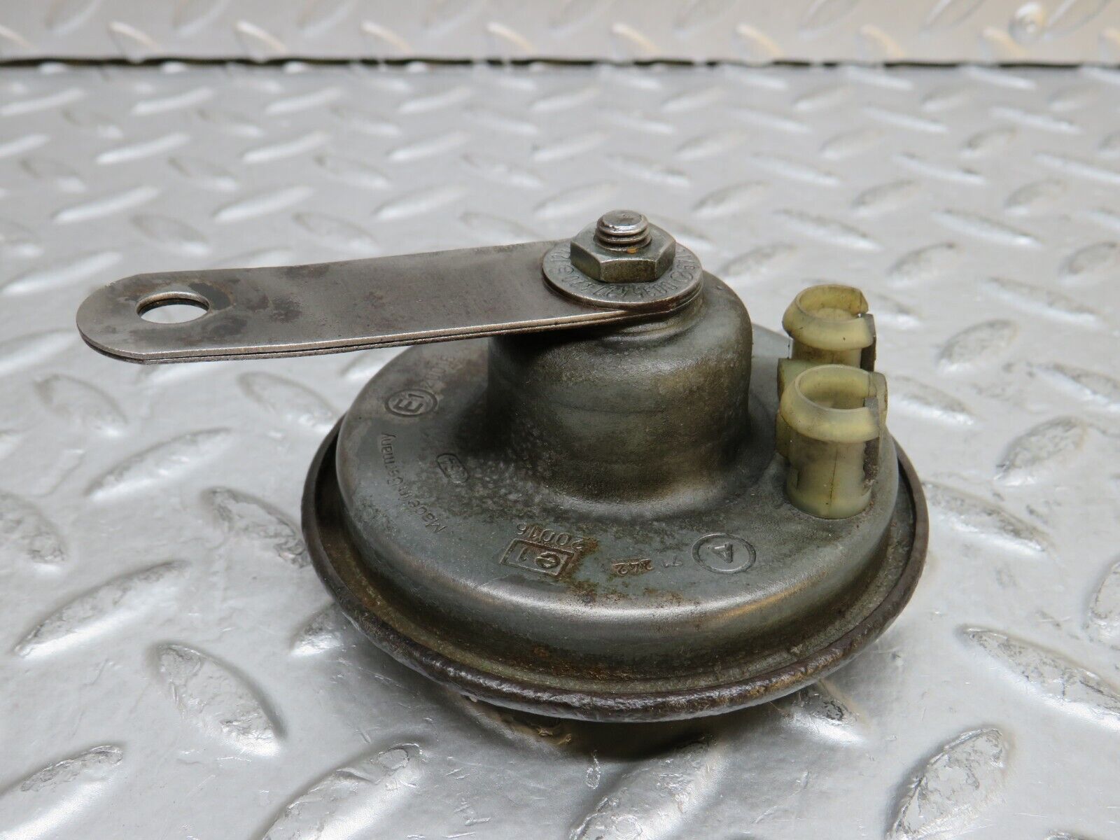 29424 Mercedes-Benz W124 230E Horn Bosch Pair 20016