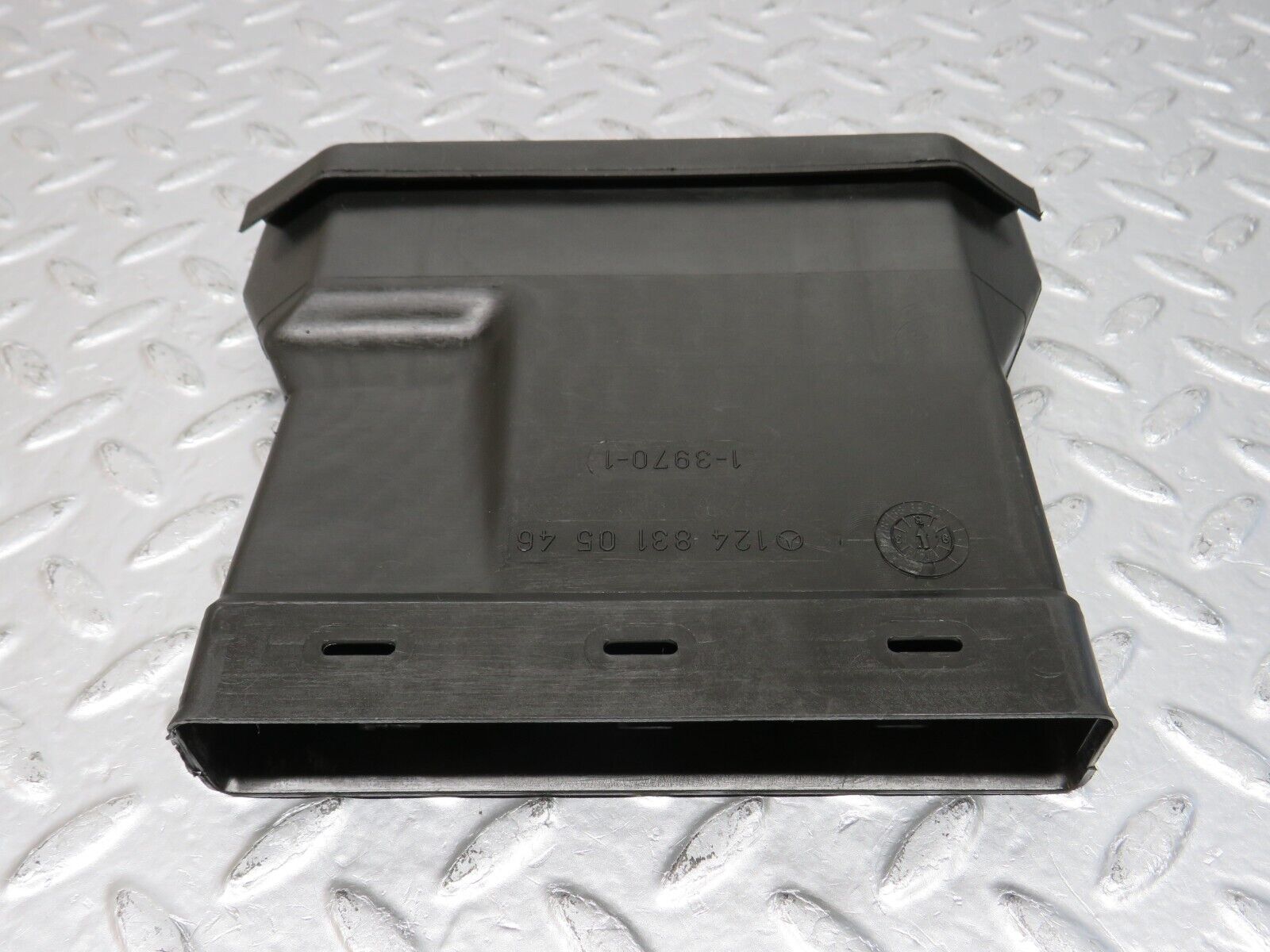 32359 Mercedes-Benz S124 300TE Wagon Ventilation Air Duct Left 1248310546