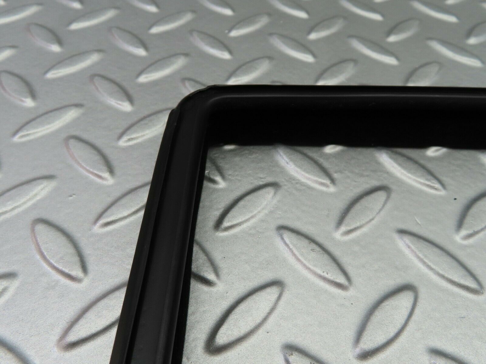 6613 Mercedes-Benz S124 E220 Wagon Window Seal Rubber Rear Left