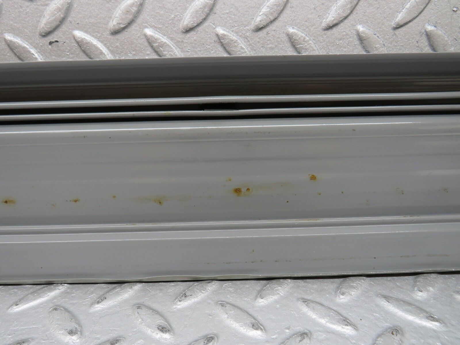 35992 Mercedes-Benz W126 420SE Rear Left Door Sill Trim Grey