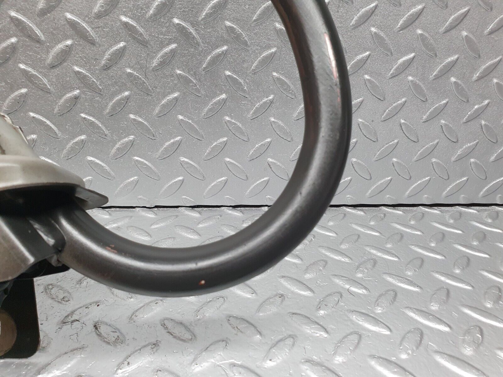 41192 Mercedes-Benz W126 300SE Trunk Hinge Right Side