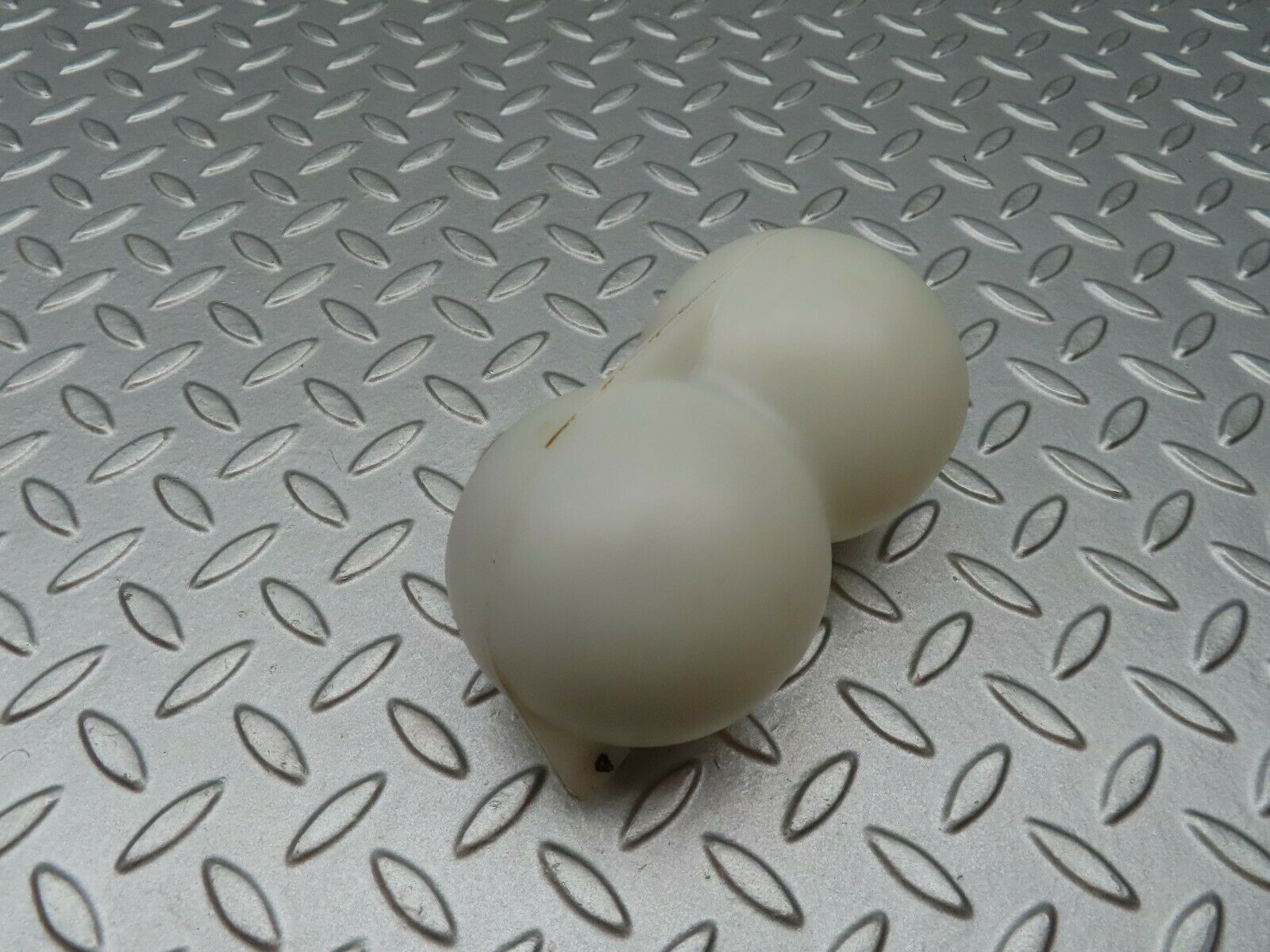 3762 Mercedes-Benz S123 200T Wagon Vacuum Reservoir