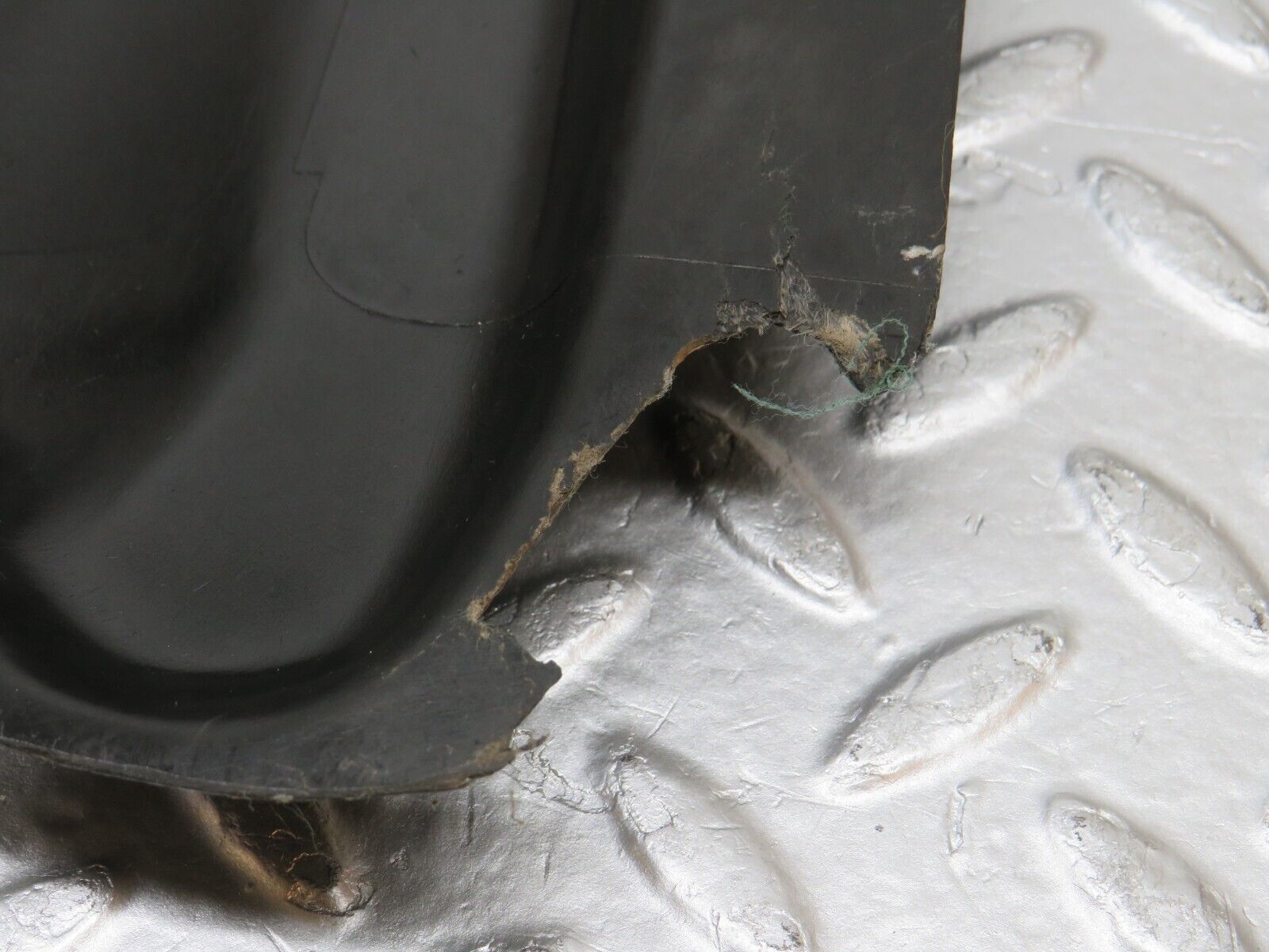 39519 Mercedes-Benz R129 320SL Coupe Fuel Pump Protective Cover 1294780237