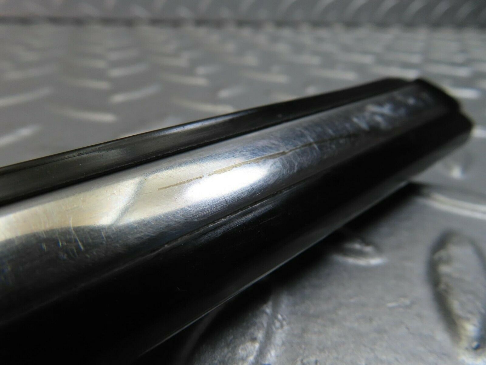 10258 Mercedes-Benz W123 Front Left Door Centre Moulding Trim