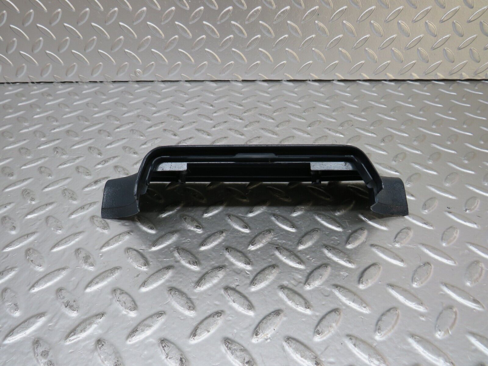 25335 Mercedes-Benz W201 190D B Pillar Bottom Cover Left Side 2016920122