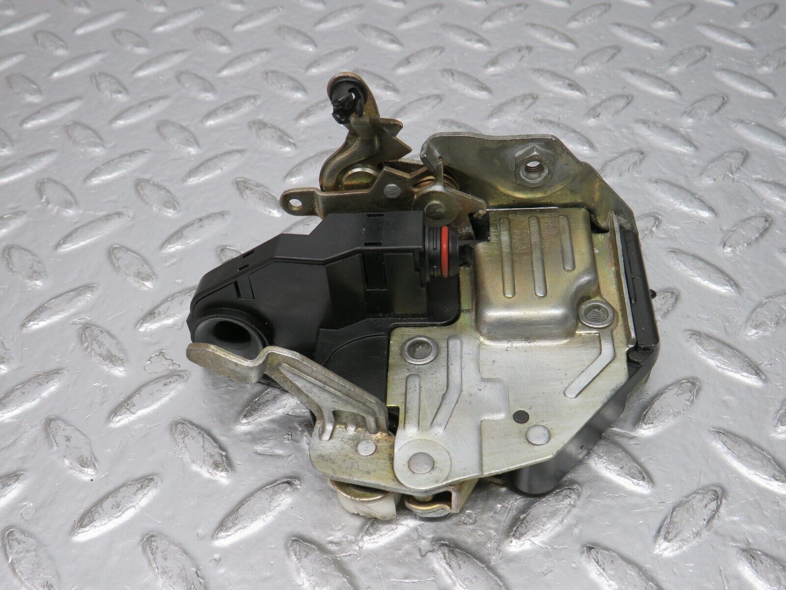 31391 Mercedes-Benz S124 220TE Wagon Front Right Door Lock Mechanism