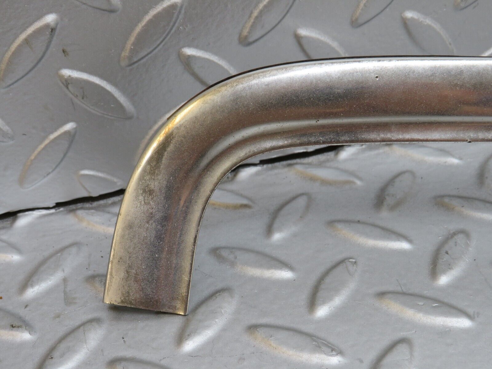 36311 Mercedes-Benz W126 420SE Front Windscreen Top Chrome Frame Trim