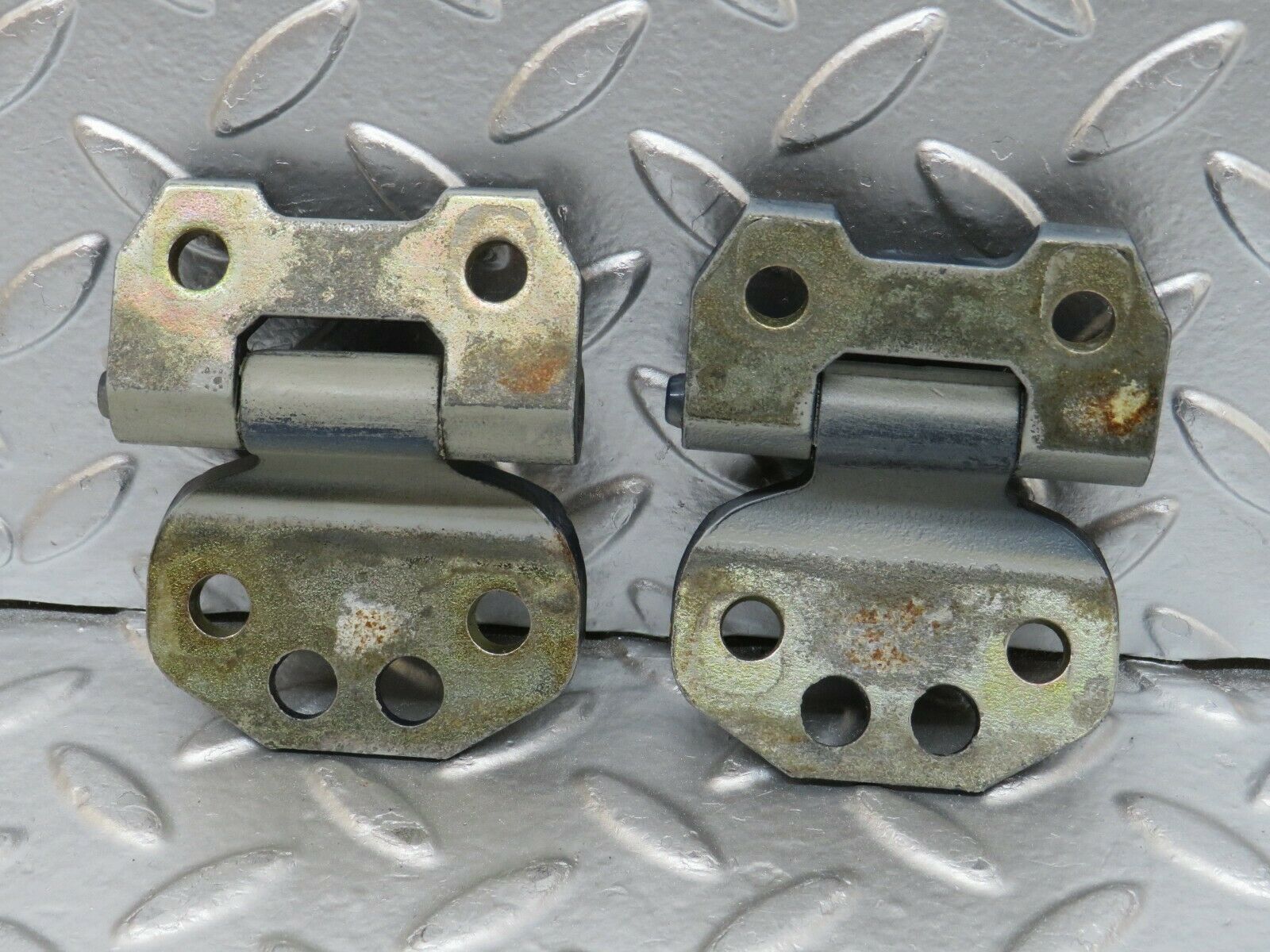 24394 Mercedes-Benz S124 220TE Wagon Door Hinge Right Side