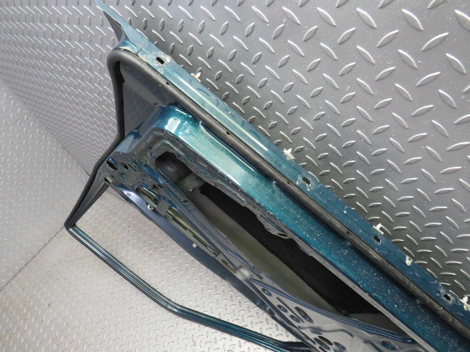 27732 Mercedes-Benz S124 300TE Wagon Front Right Door