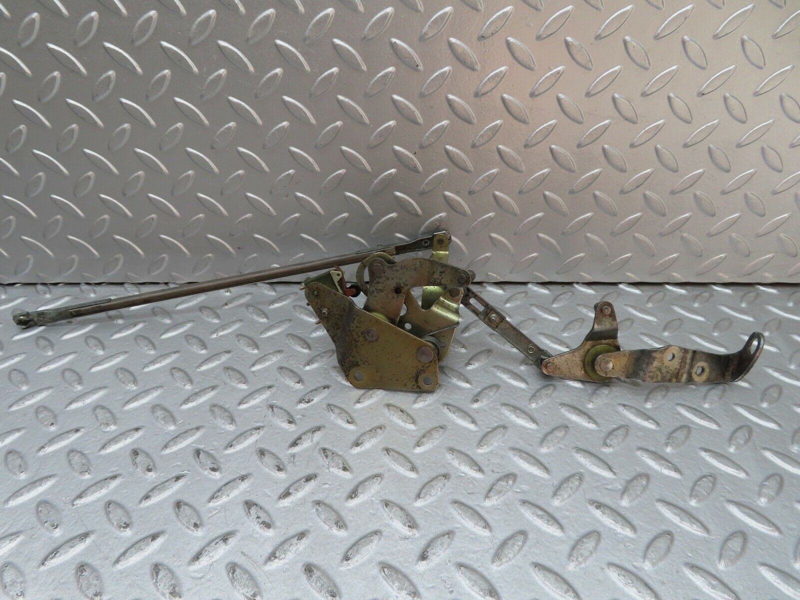 16911 Mercedes-Benz C123 280CE Coupe Throttle Linkage 0025450114