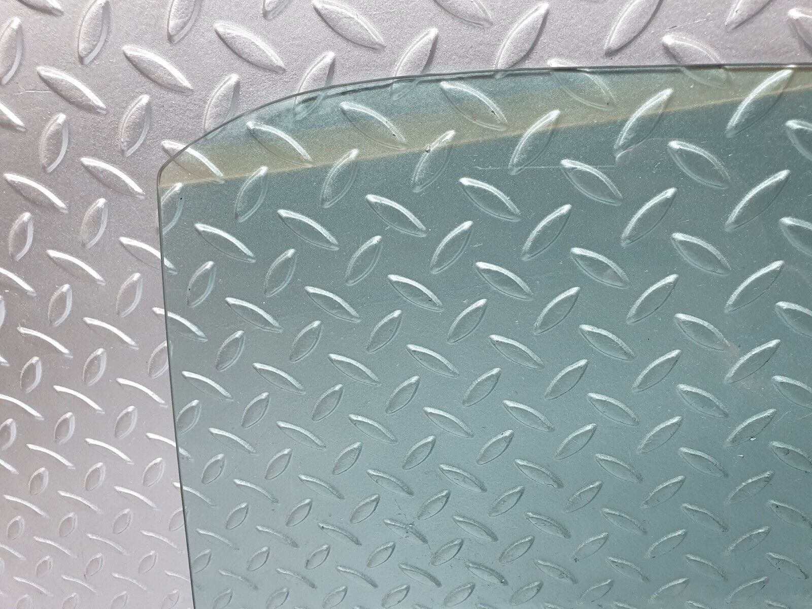 41407 Mercedes-Benz W124 200E Rear Right Door Window Glass