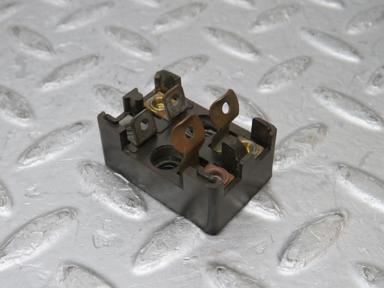 37324 Mercedes-Benz W109 300SEL Fuse Box Connector