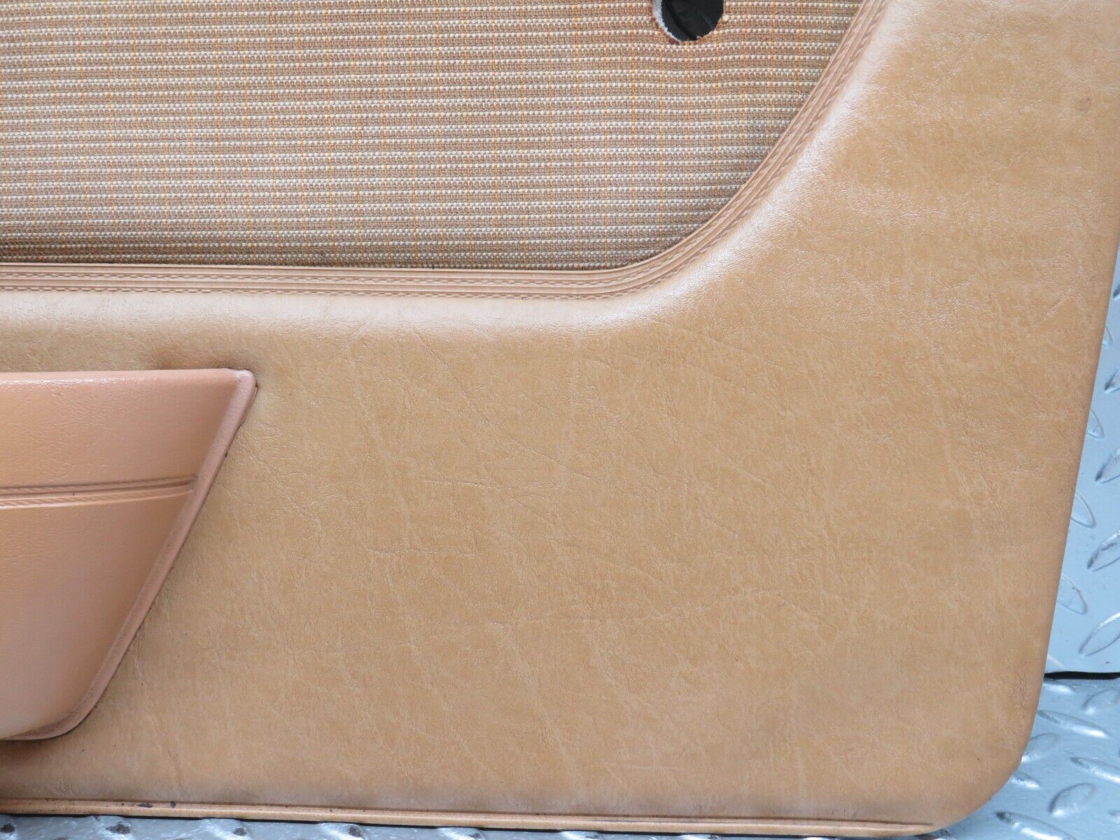 28550 Mercedes-Benz W123 230E Front Right Door Card Beige