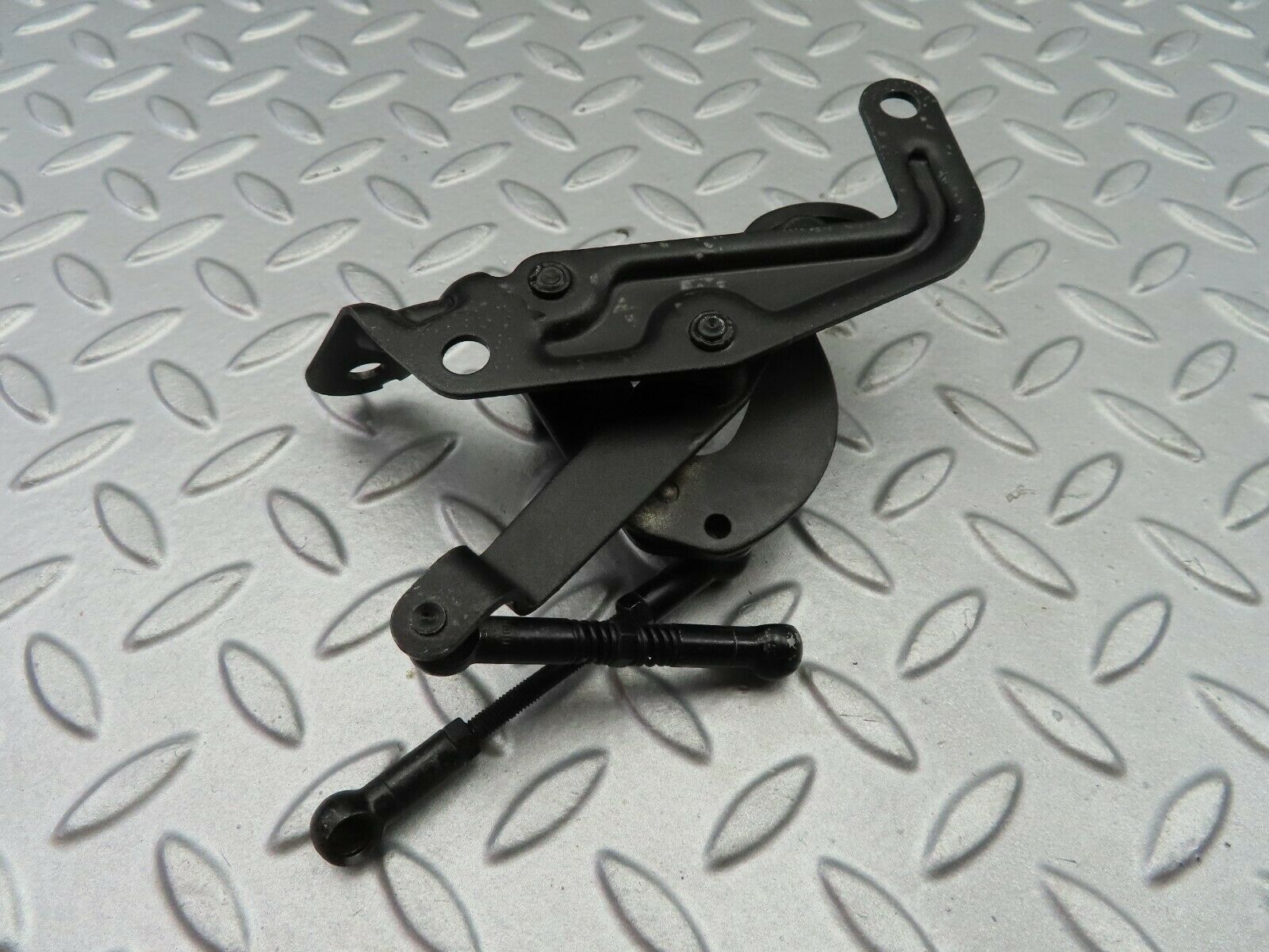 7105 Mercedes-Benz C107 350SLC Coupe throttle linkage