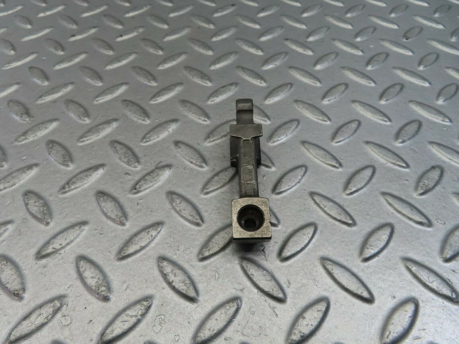 9138 Mercedes-Benz W108 Valve Rocker Arm With Retaining Spring