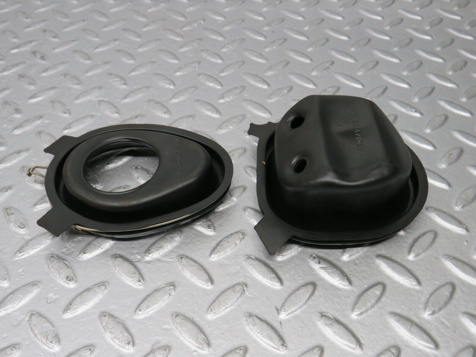 39717 Mercedes-Benz R129 320SL Coupe Fuel Tank Rubber Seal 1294710381 1294710481