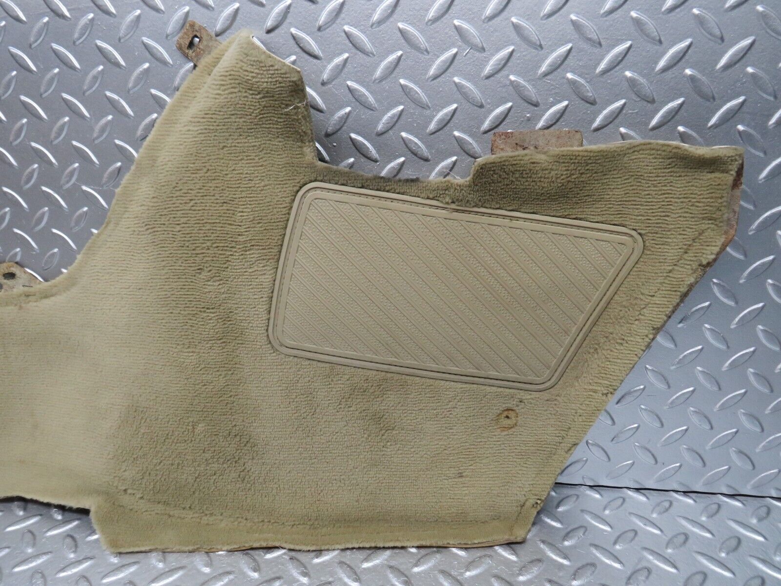 29301 Mercedes-Benz W124 230E Centre Console Carpet Right Side Beige