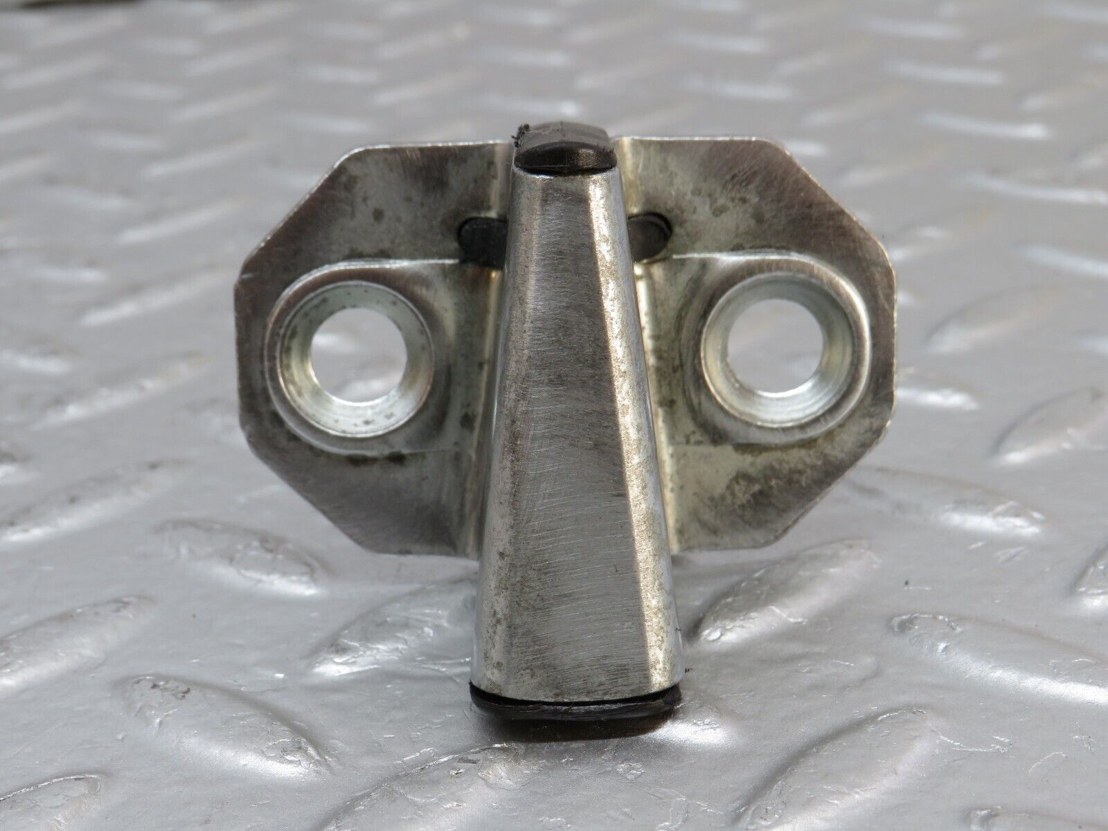 33375 Mercedes-Benz W202 C180 Door Lock Latch