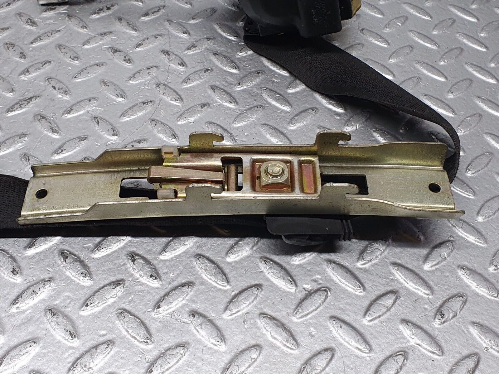 41270 Mercedes-Benz W126 300SE Front Right Seat Belt With Buckle 1268604086 126868001