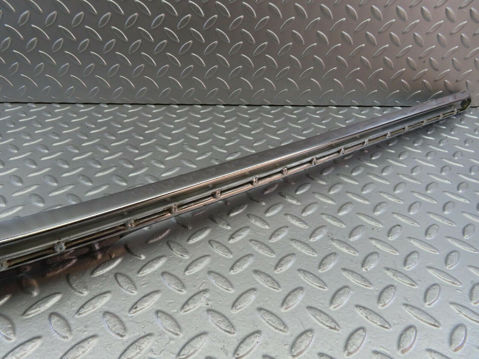 10606 Mercedes-Benz W116 Rear Left Upper Bumper Corner