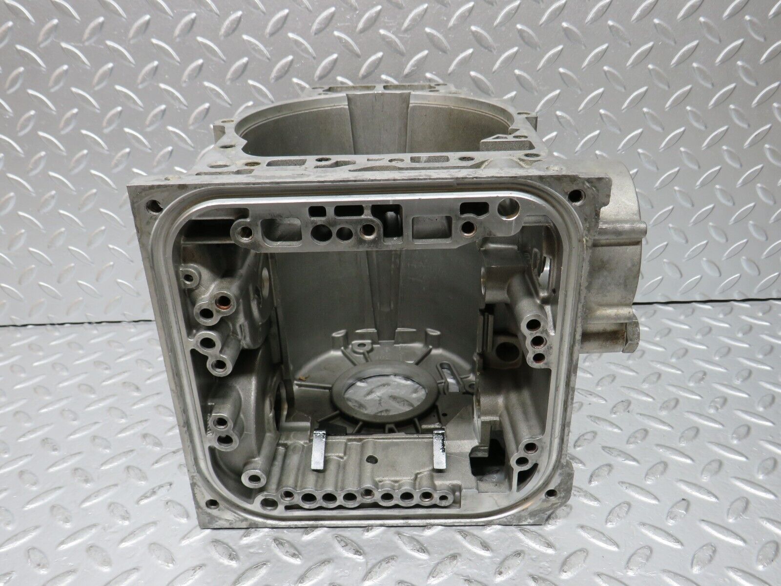 30229 Mercedes-Benz W123 230E Automatic Gearbox Housing 722.122 1232702701