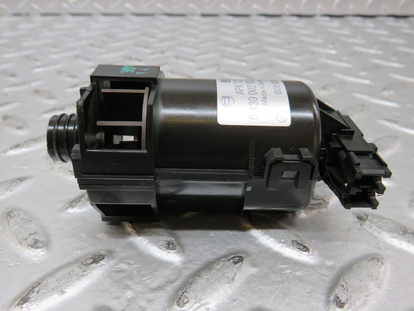 26564 Mercedes-Benz C124 220CE Coupe Temperature Sensor 0008301908 0130002802