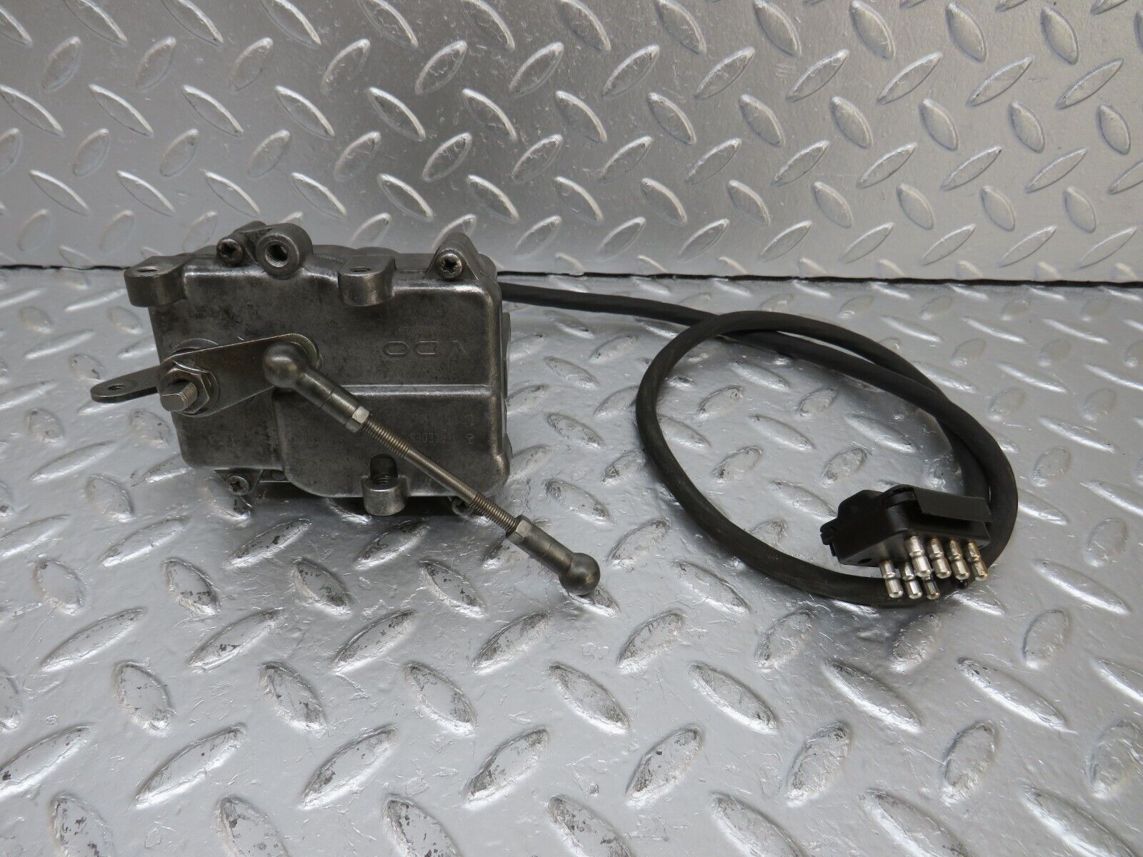 34525 Mercedes-Benz C126 380SEC Coupe Cruise Control Actuator 0015457532