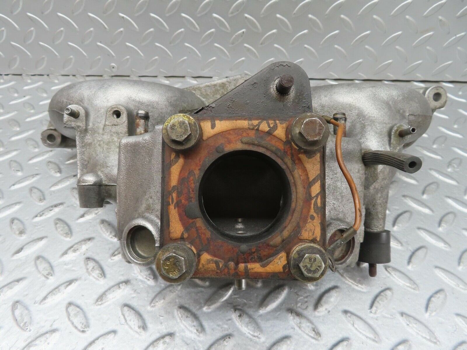 13582 Mercedes-Benz W123 200 Intake Manifold 1021411701