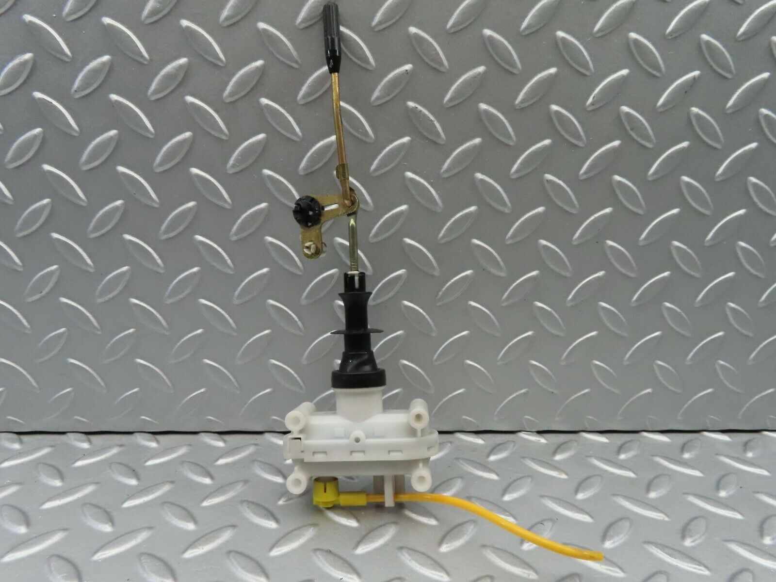 6574 Mercedes-Benz S124 E220 Wagon Door Lock Vacuum Actuator Rear Right