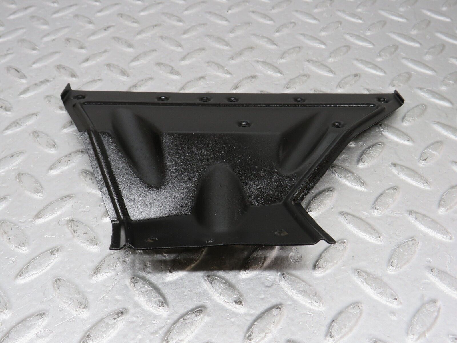 35783 Mercedes-Benz W108 Engine Bay Wire Cover