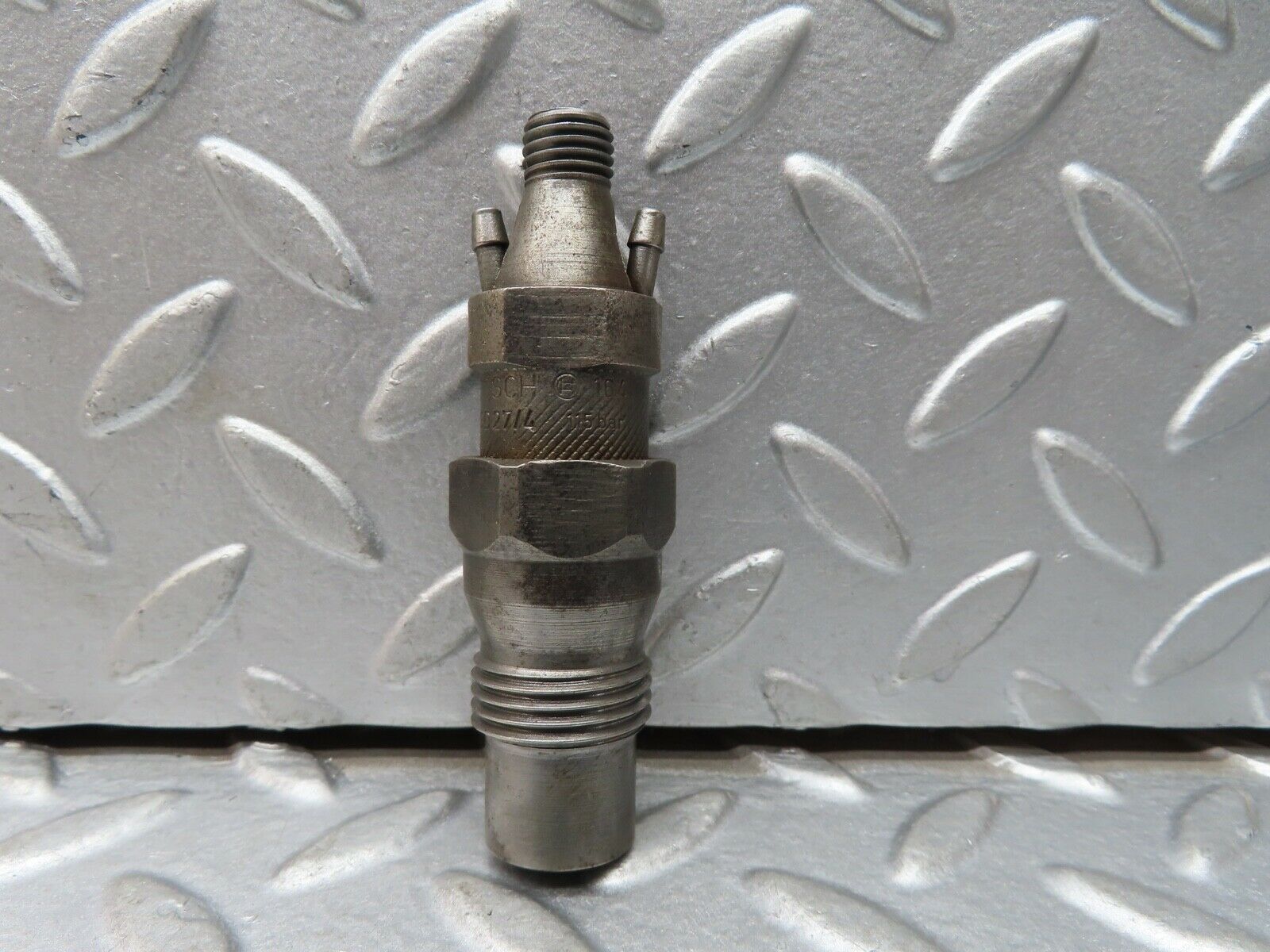 19254 Mercedes-Benz W123 300D Fuel Injector Bosch KCA30SD27/4