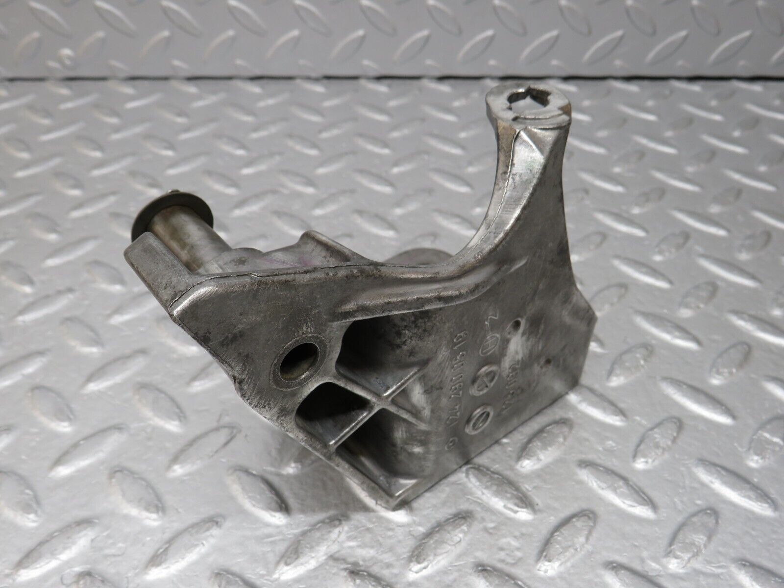 36535 Mercedes-Benz W201 190E 2.0L Brake Pedal Bracket 1242900519