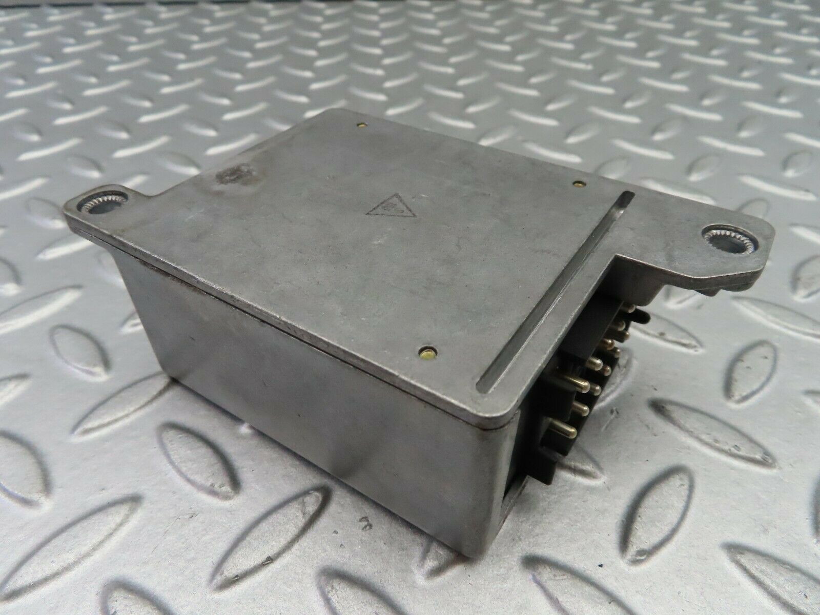 7190 Mercedes-Benz S124 E220 Wagon Air Bag Control Unit Bosch 0048201710